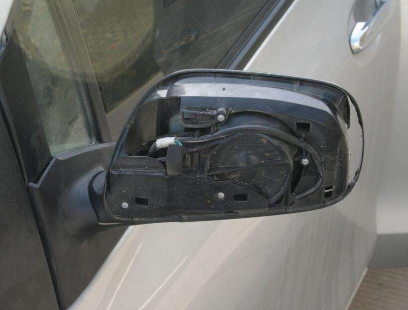 因事故損壞怎么獲取賠償？倒車鏡片損壞了如何配換？